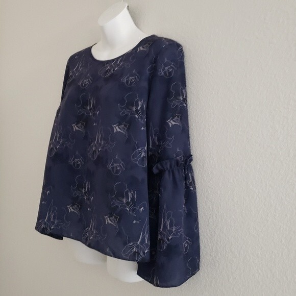 Saks Fifth Avenue Floral Top Small Bell Sleeves Navy Blue Boho Ruffles - Picture 6 of 9